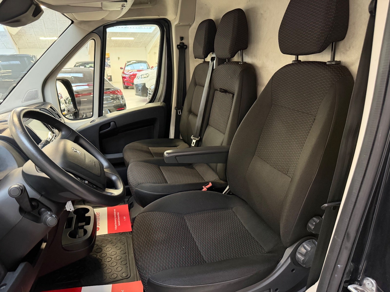 Billede af Peugeot Boxer 333 2,2 BlueHDi 140 L2H1 Premium