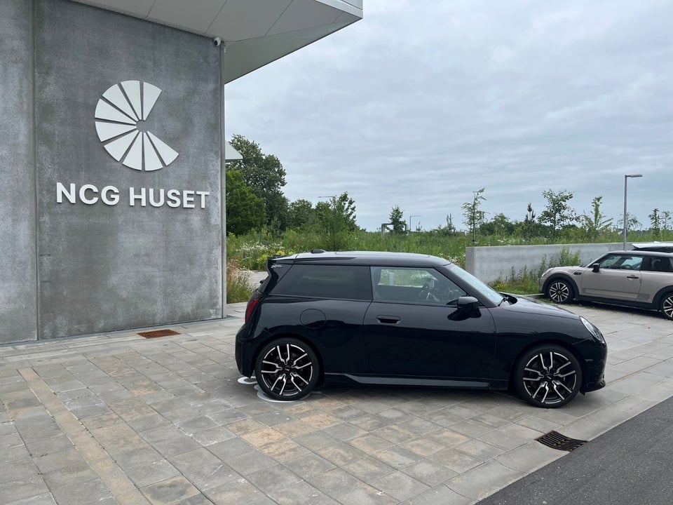 MINI Cooper SE JCW Trim M 2024