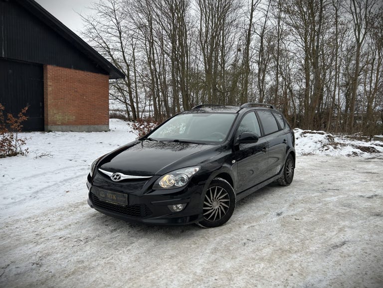 Hyundai i30 CRDi 128 Comfort CW aut. Van