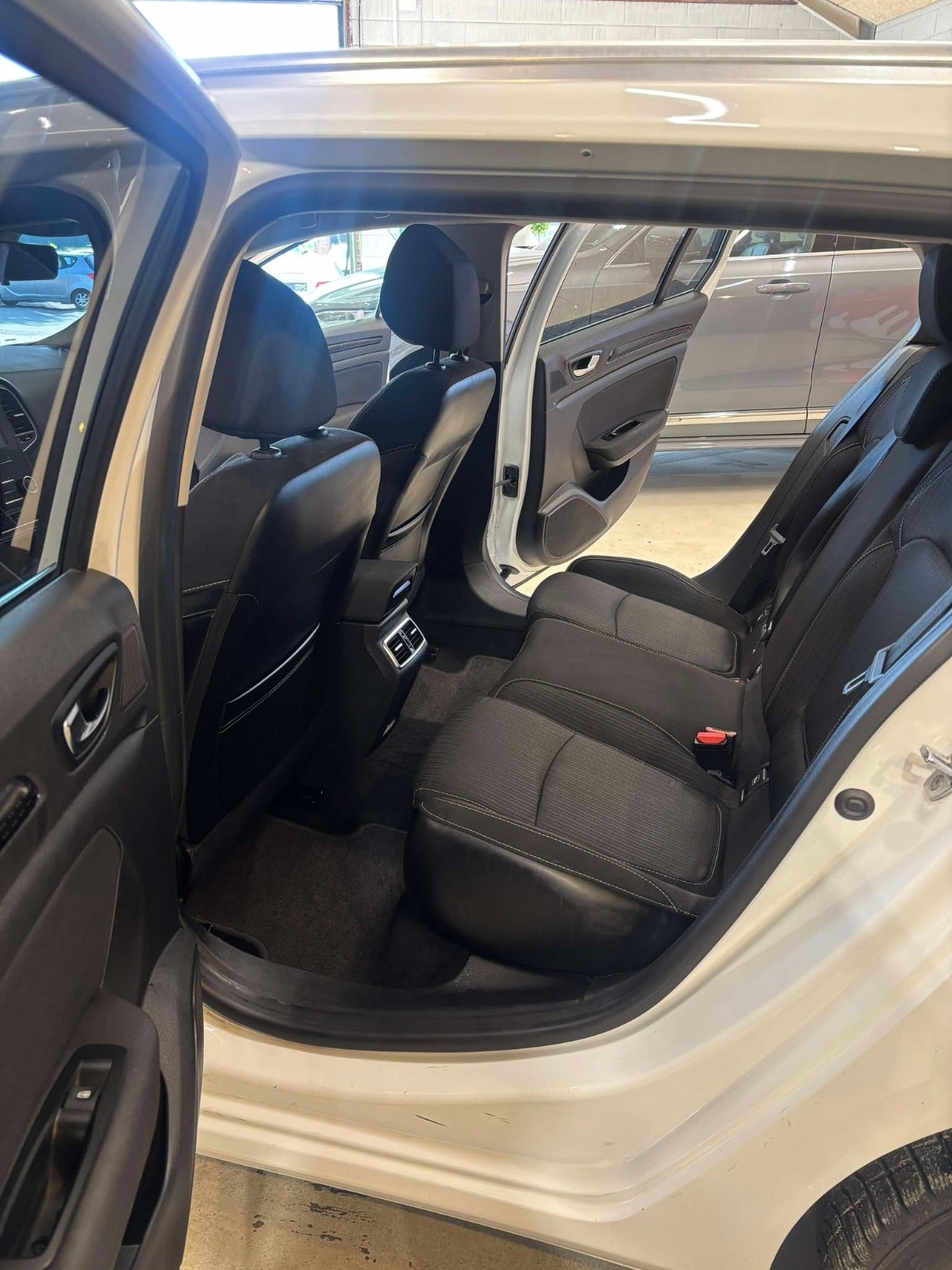 Billede af Renault Megane IV 1,2 TCe 100 Zen Sport Tourer