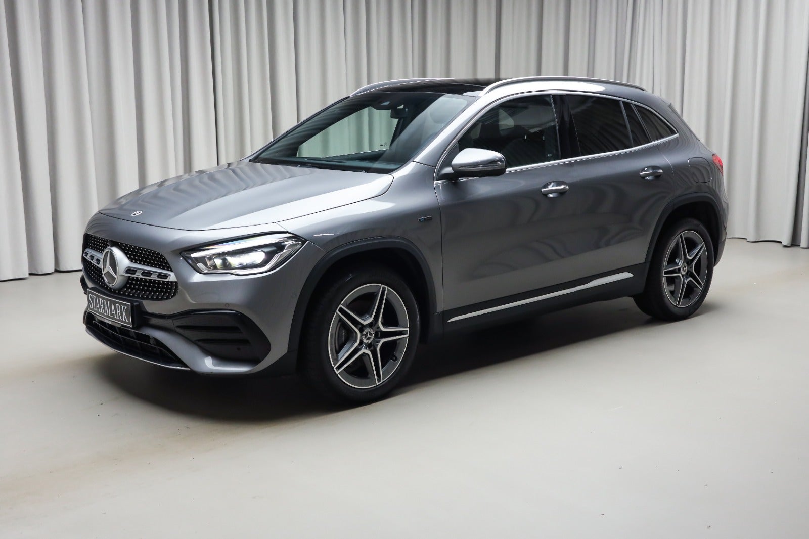Mercedes-Benz GLA 250 e (1/8)