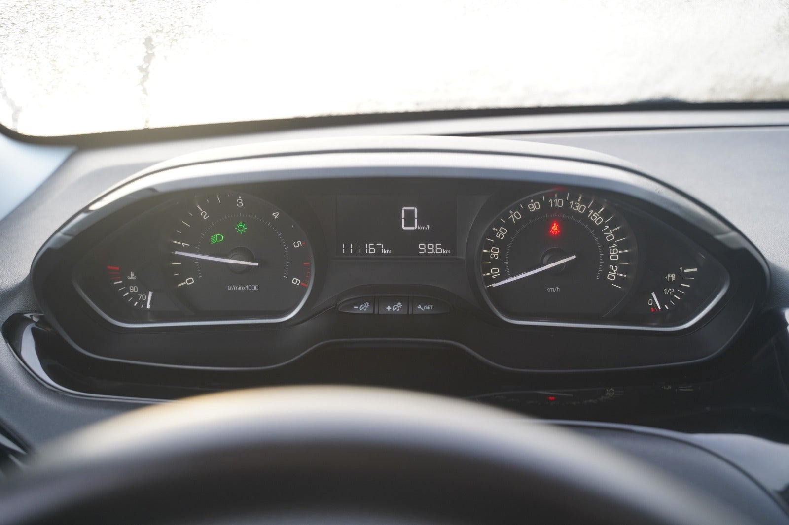 Billede af Peugeot 208 1,6 BlueHDi 100 Envy Sky