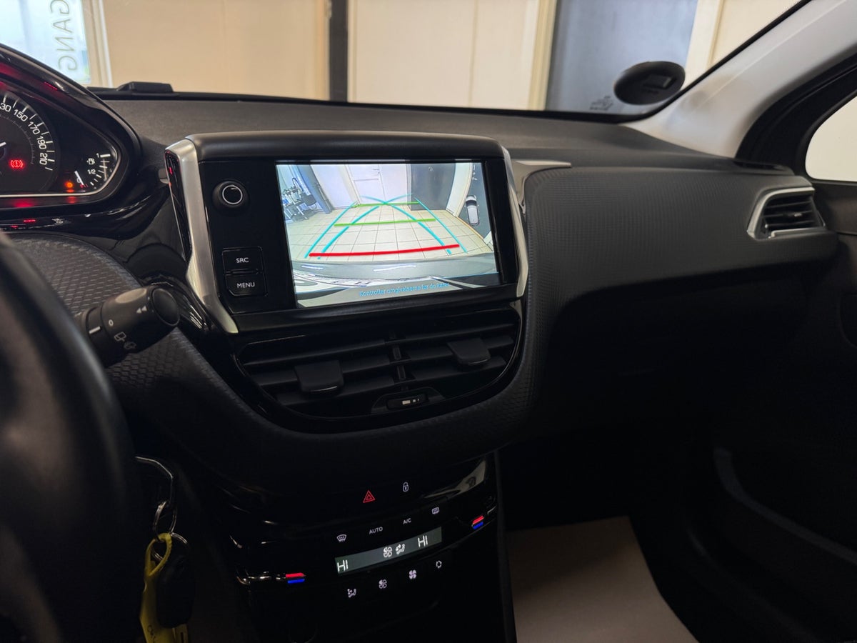 Peugeot 208 PureTech 82 Allure Sky