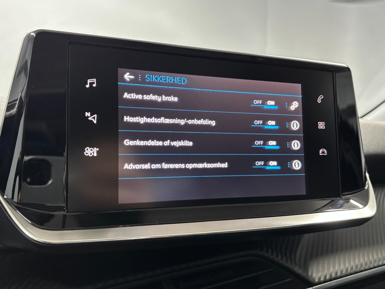 Billede af Peugeot 208 1,5 BlueHDi 100 Allure Sky