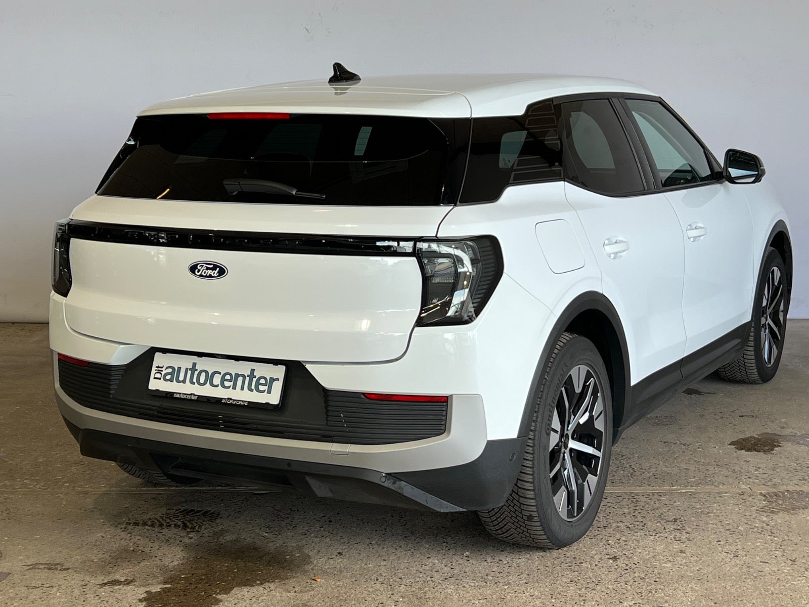Ford Explorer Select Extended Range