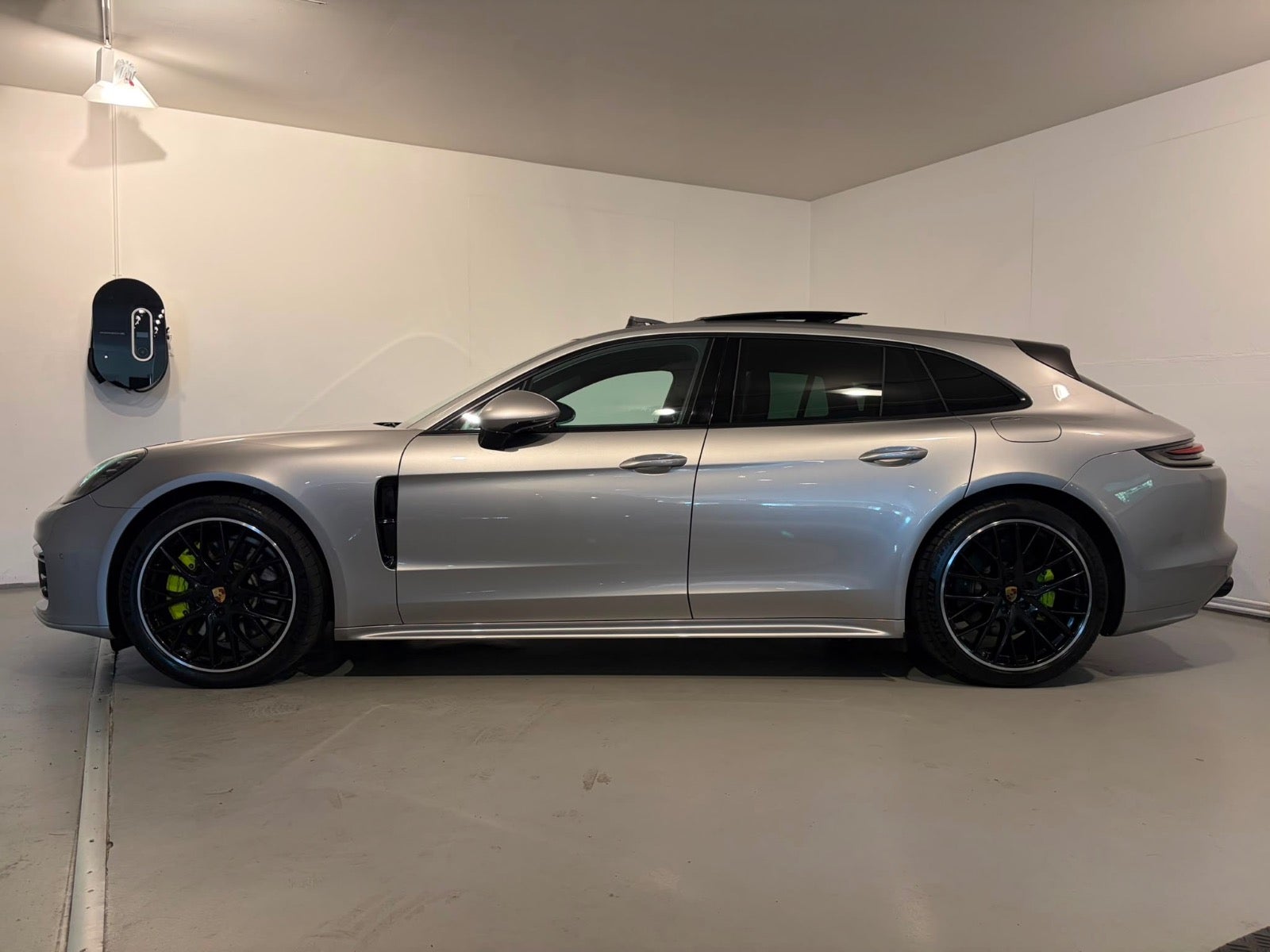 Porsche – Panamera 4