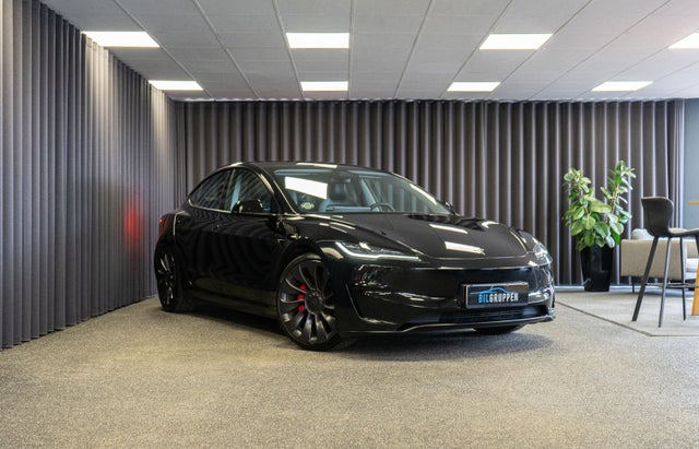 Tesla Model 3  Performance AWD