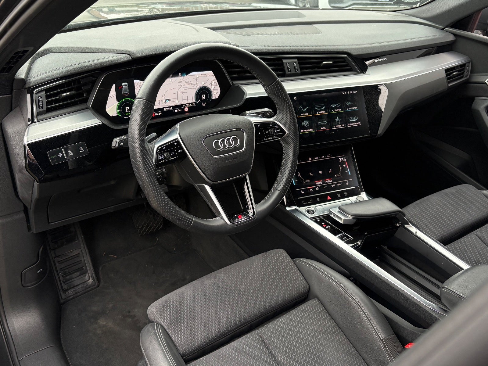 Billede af Audi e-tron 55 S-line quattro