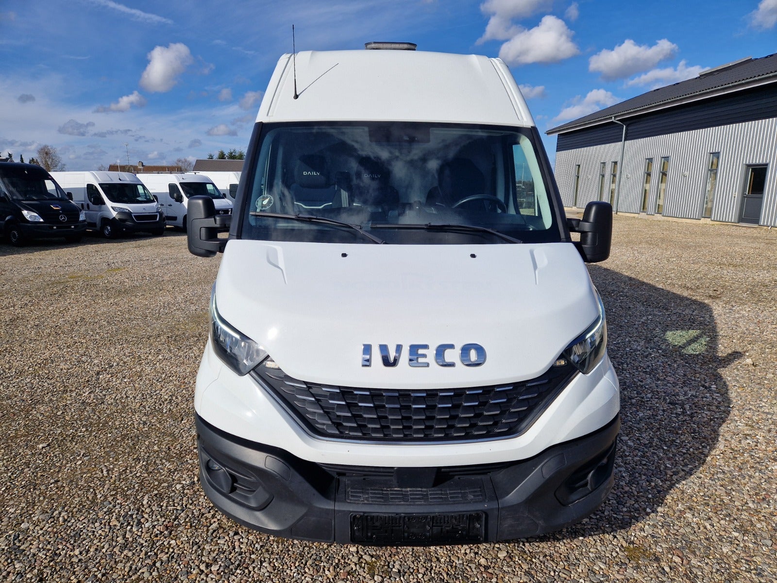 Billede af Iveco Daily 3,0 35S18 12m³ Van AG8
