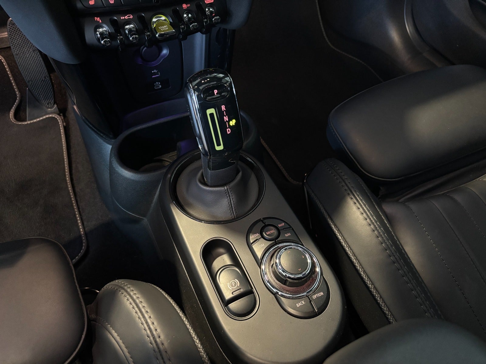 MINI Cooper SE Yours Trim 3d - 14