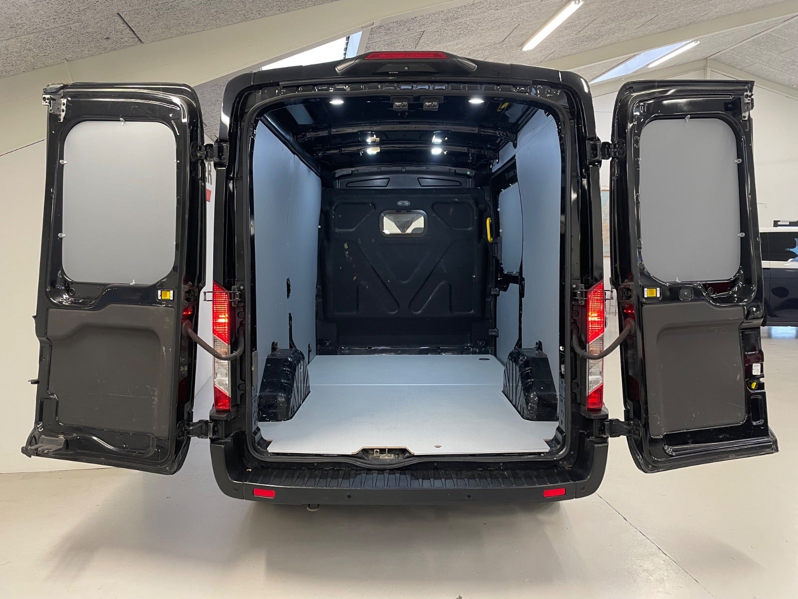 Billede af Ford Transit 350 L2 Van 2,0 EcoBlue Trend aut. H2 FWD