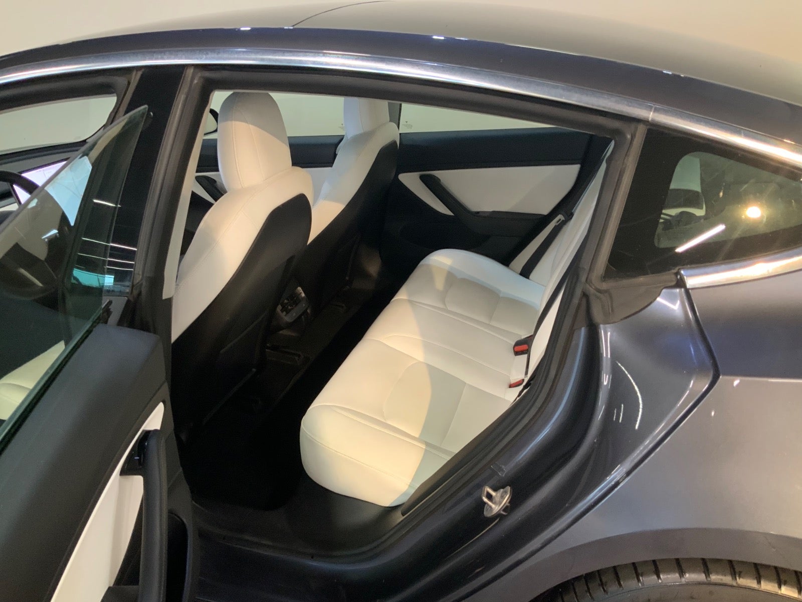 Tesla Model 3 (6/8)