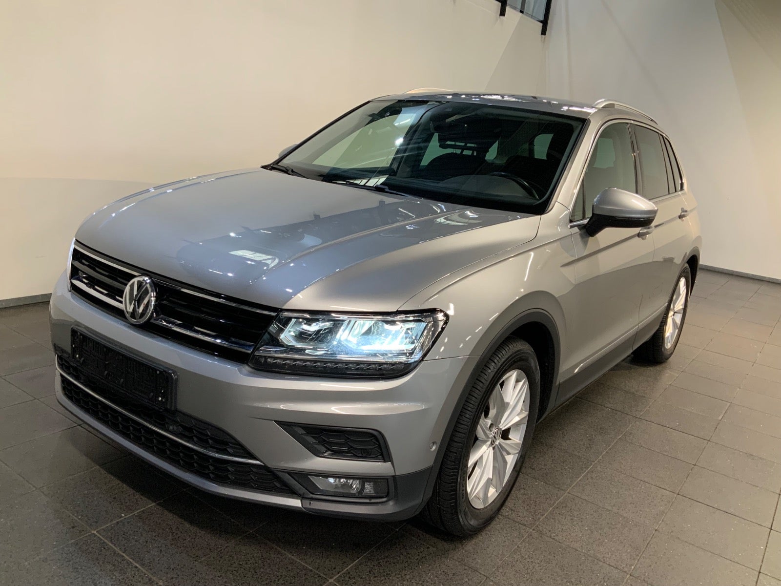 VW Tiguan (1/8)