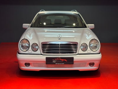 Mercedes E320 3,2 stc. 5d