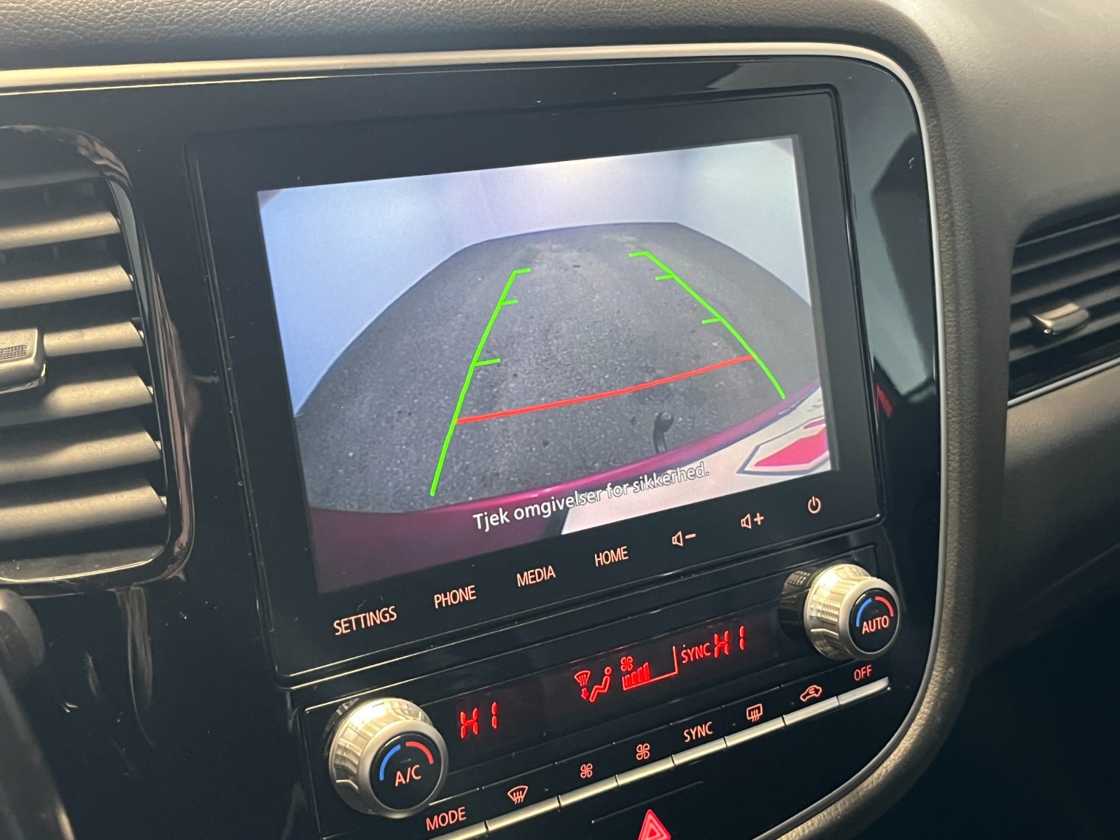 Billede af Mitsubishi Outlander 2,4 PHEV Inform+ CVT 4WD