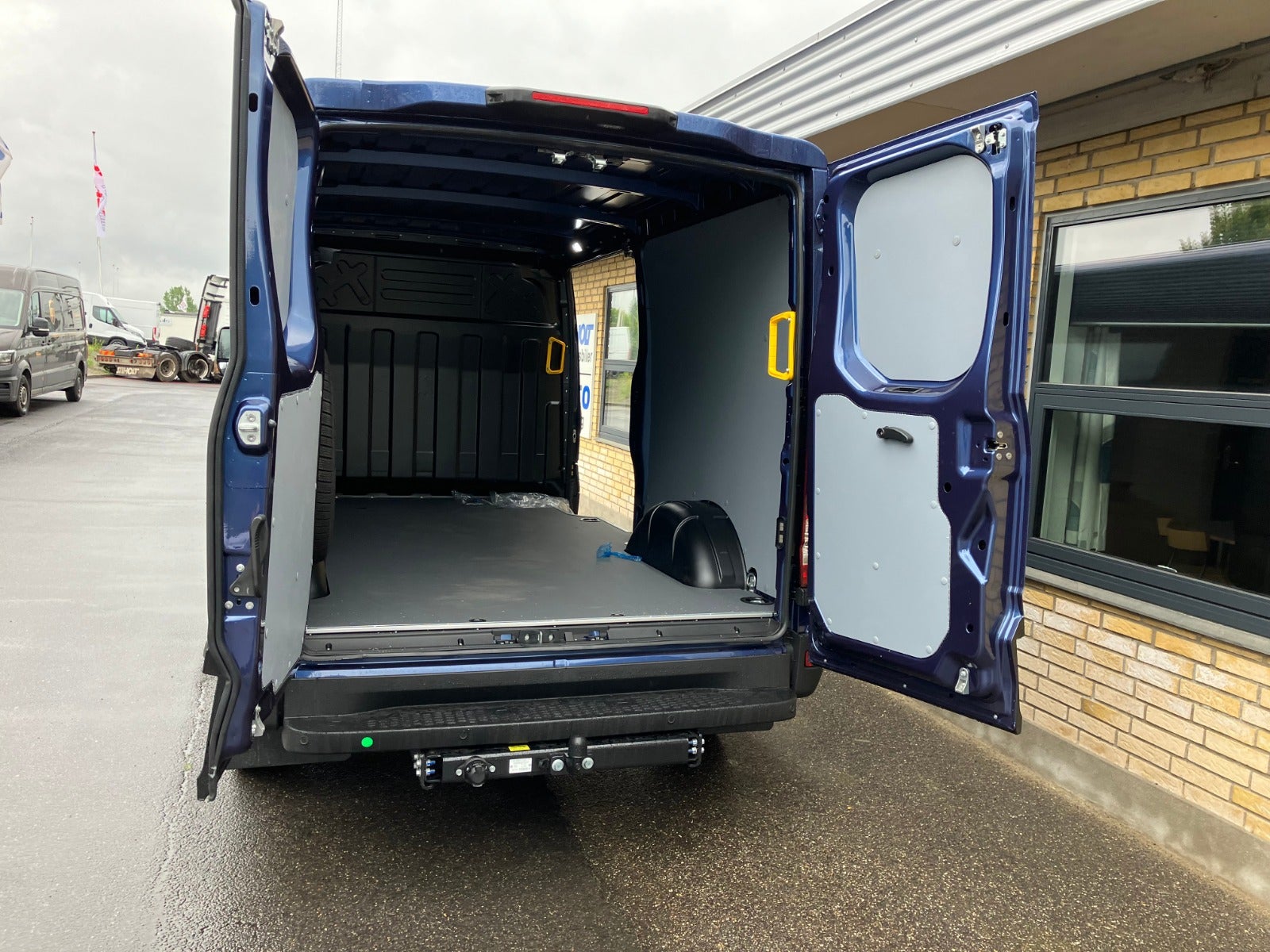 Billede af Iveco Daily 3,0 35S18 9m³ Van AG8