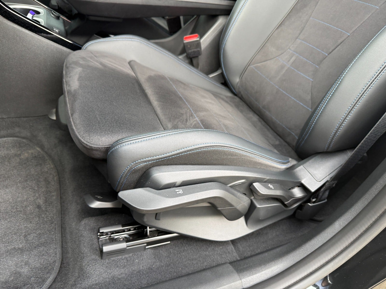 BMW iX1 eDrive20 M-Sport Premium 5d - 8