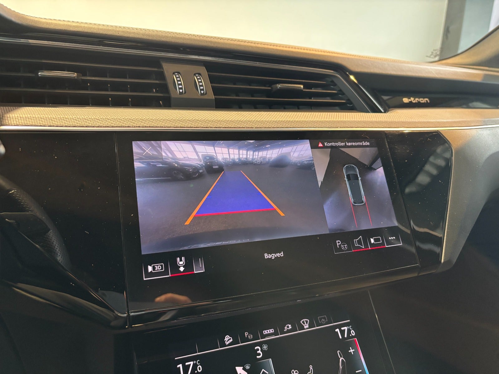 Audi Q8 e-tron 55 S-line quattro 5d - 16