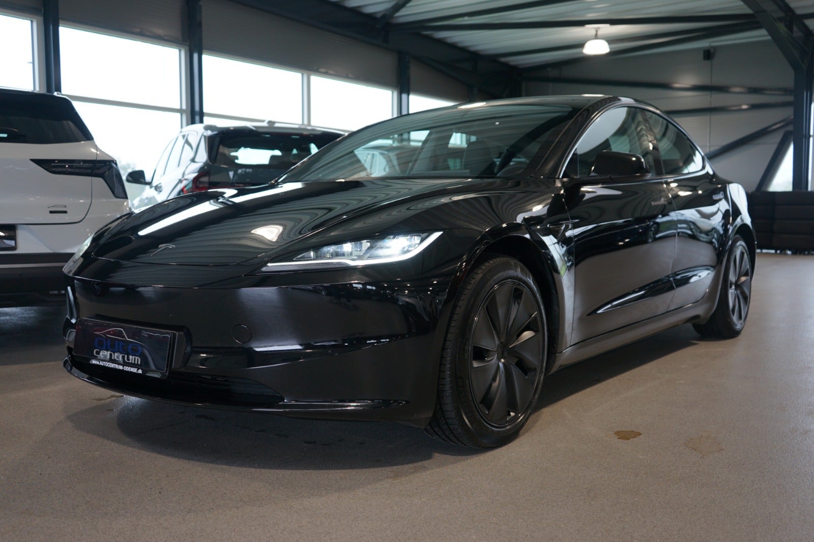 Tesla Model 3 RWD