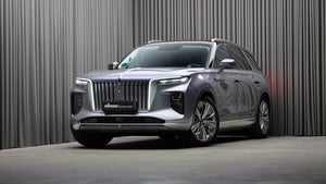 Hongqi E-HS9 Exclusive