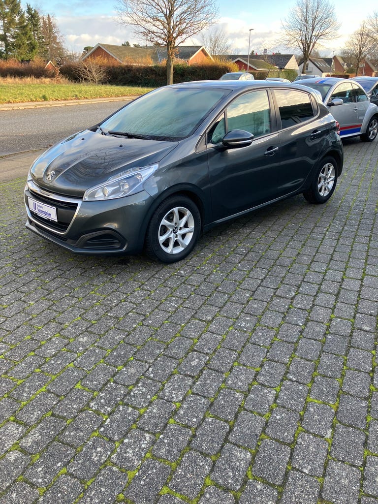 Peugeot 208 BlueHDi 100 Strike