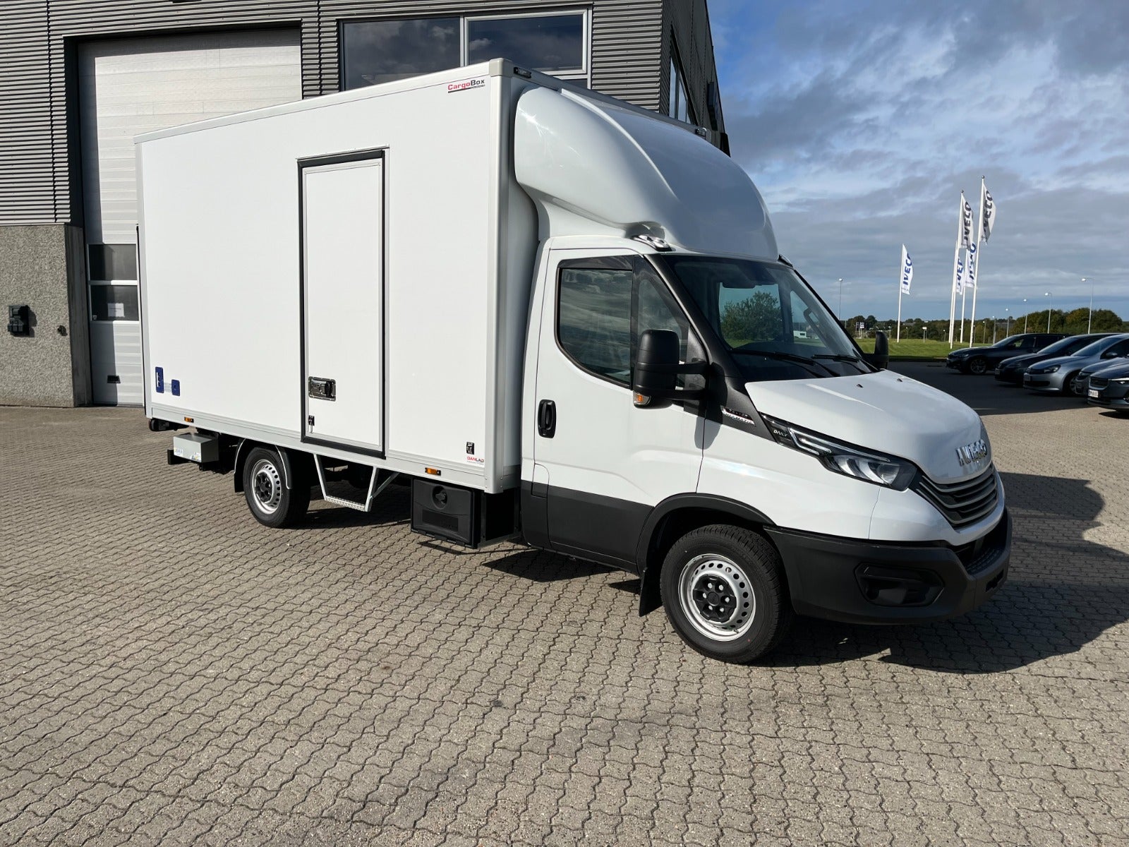 Billede af Iveco Daily 3,0 35S18 4100mm Box m/lift AG8