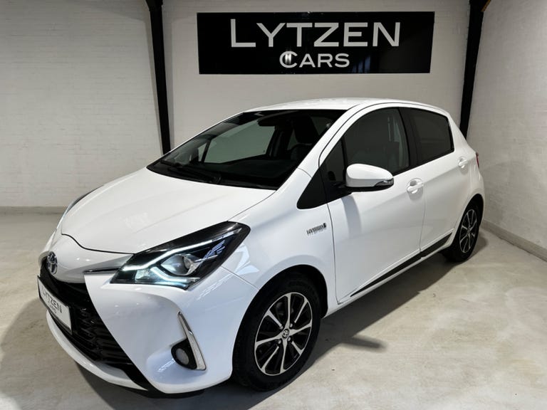 Toyota Yaris Hybrid H1 e-CVT Van