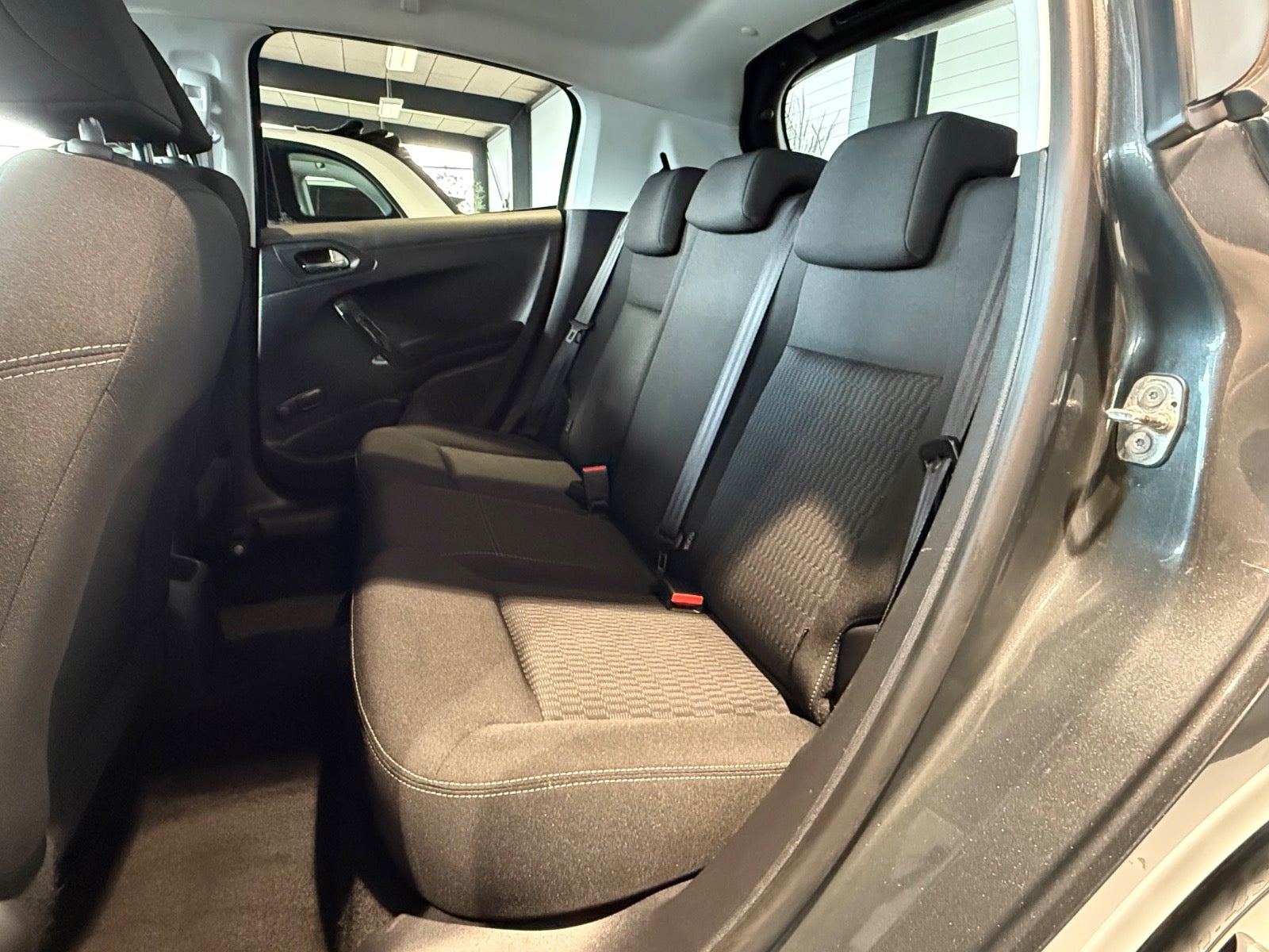 Billede af Peugeot 208 1,6 BlueHDi 100 Envy Sky