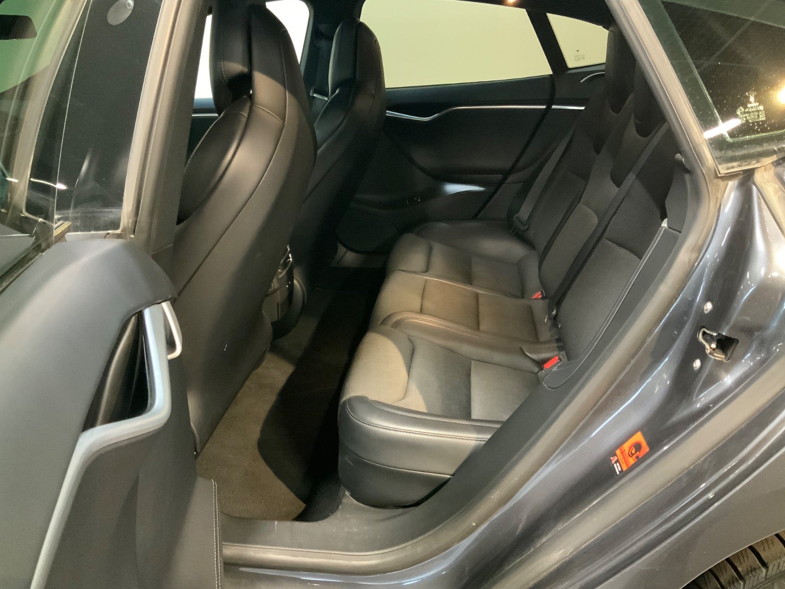 Tesla Model S (7/8)