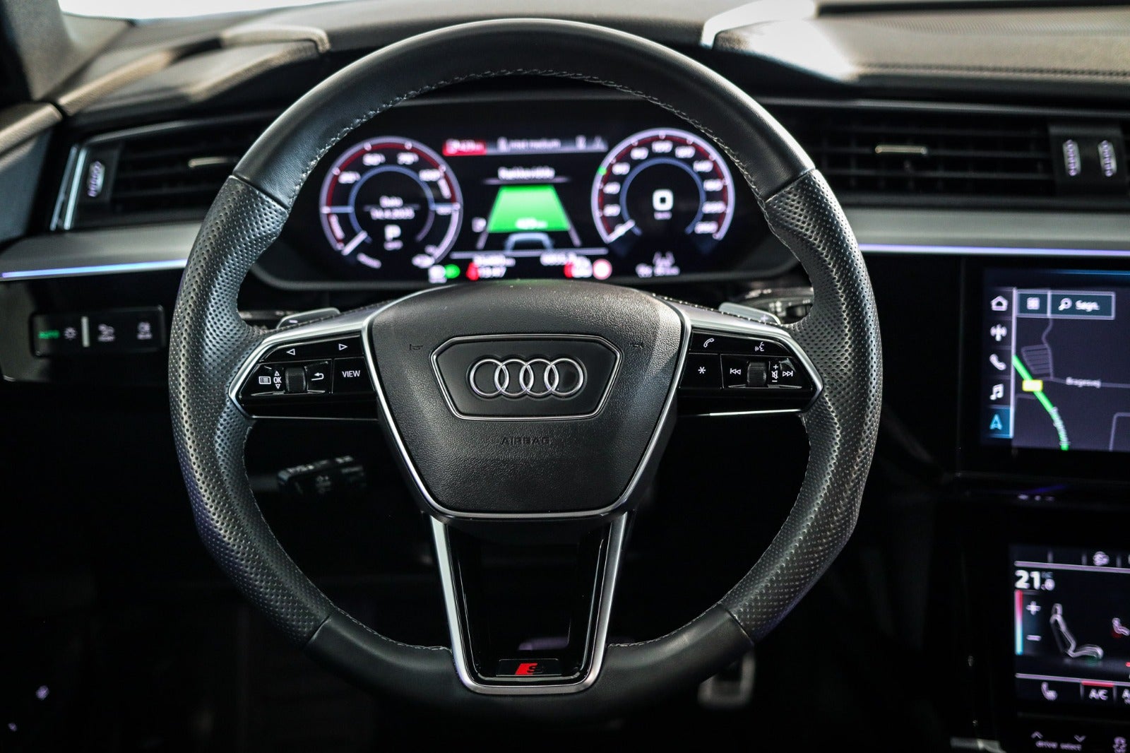 Billede af Audi Q8 e-tron 55 S-line quattro