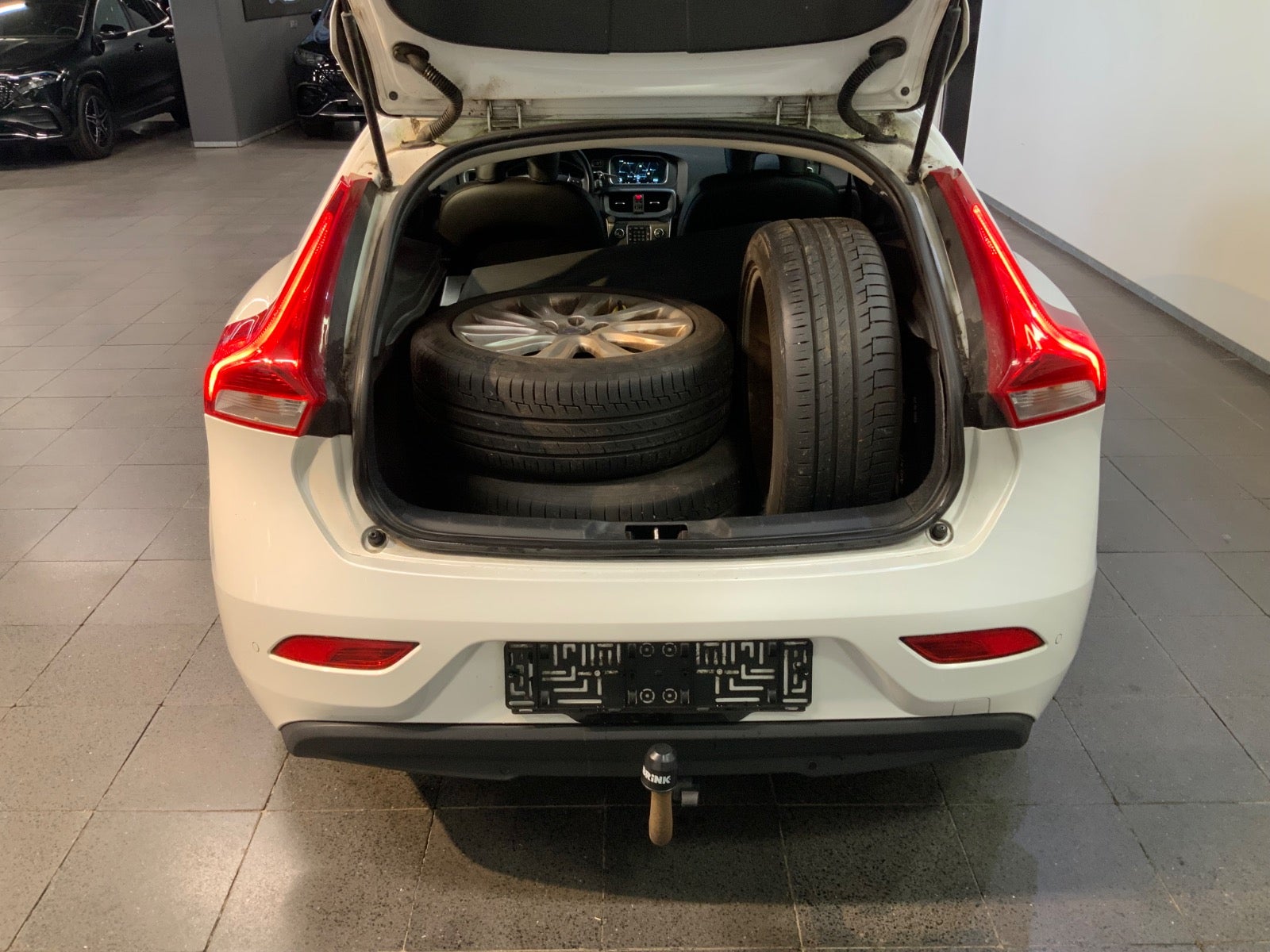 Volvo V40 (4/8)