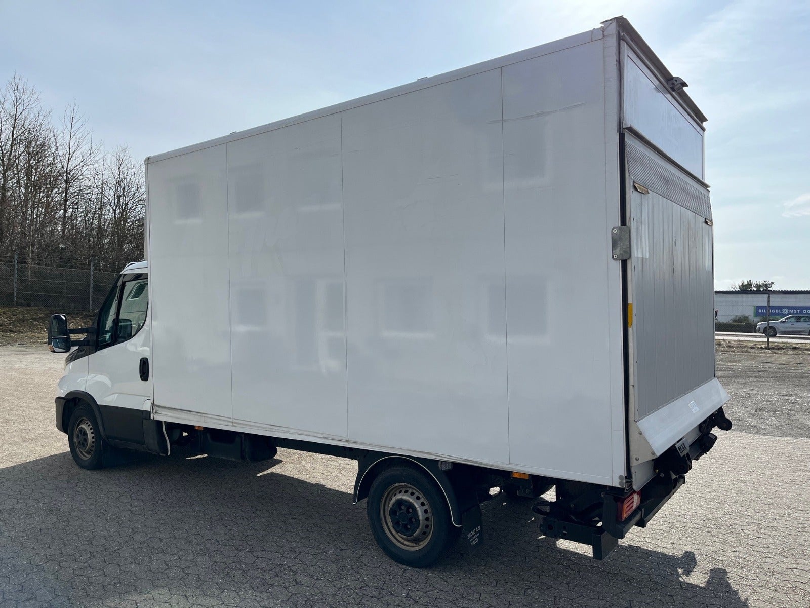 Billede af Iveco Daily 3,0 35S18 Box m/lift AG8