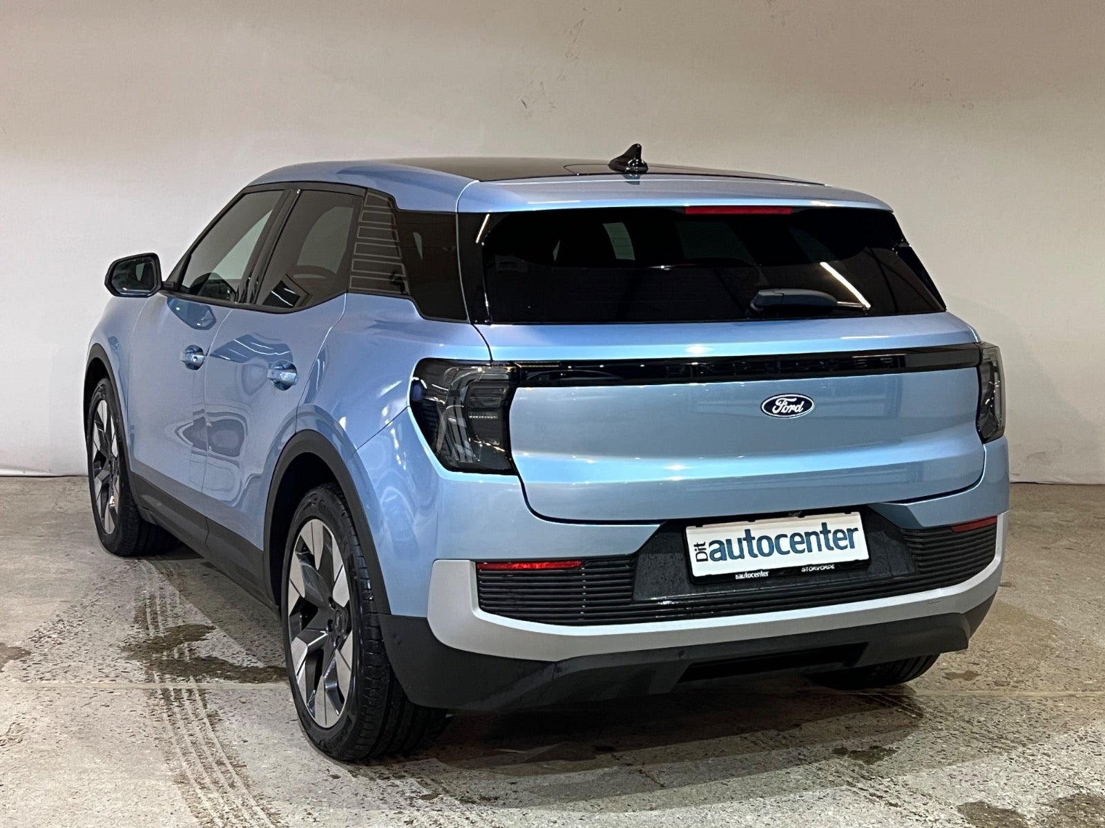 Ford Explorer Premium Extended Range