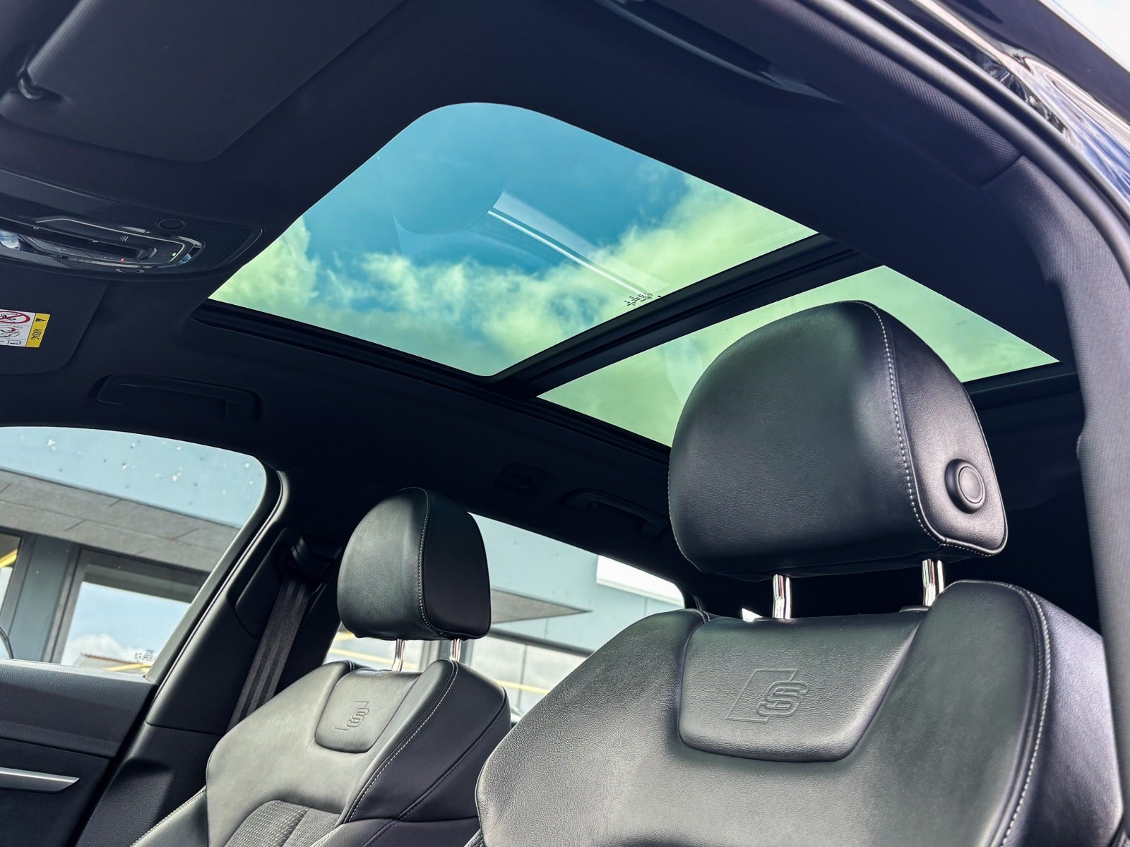 Billede af Audi e-tron 55 S-line quattro