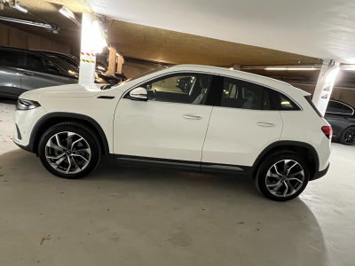 Mercedes EQA250 Electric Art