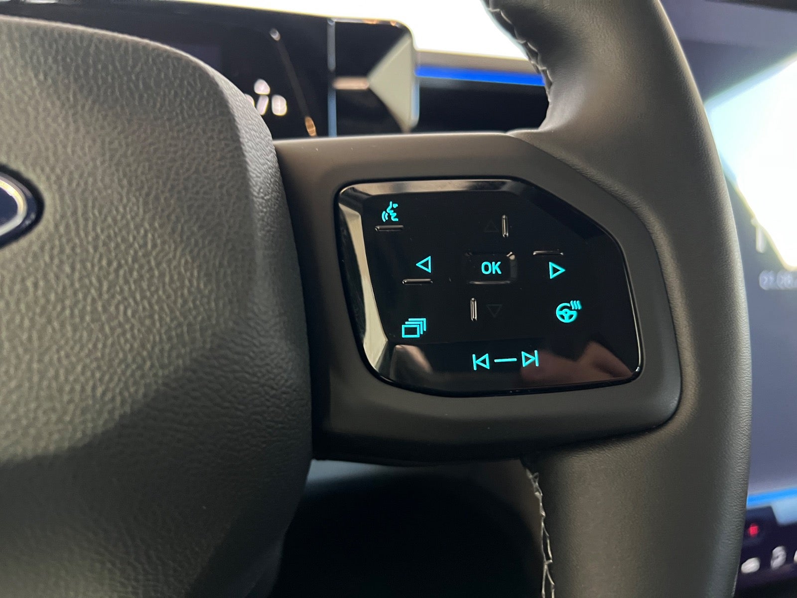 Ford Explorer Premium Extended Range AWD