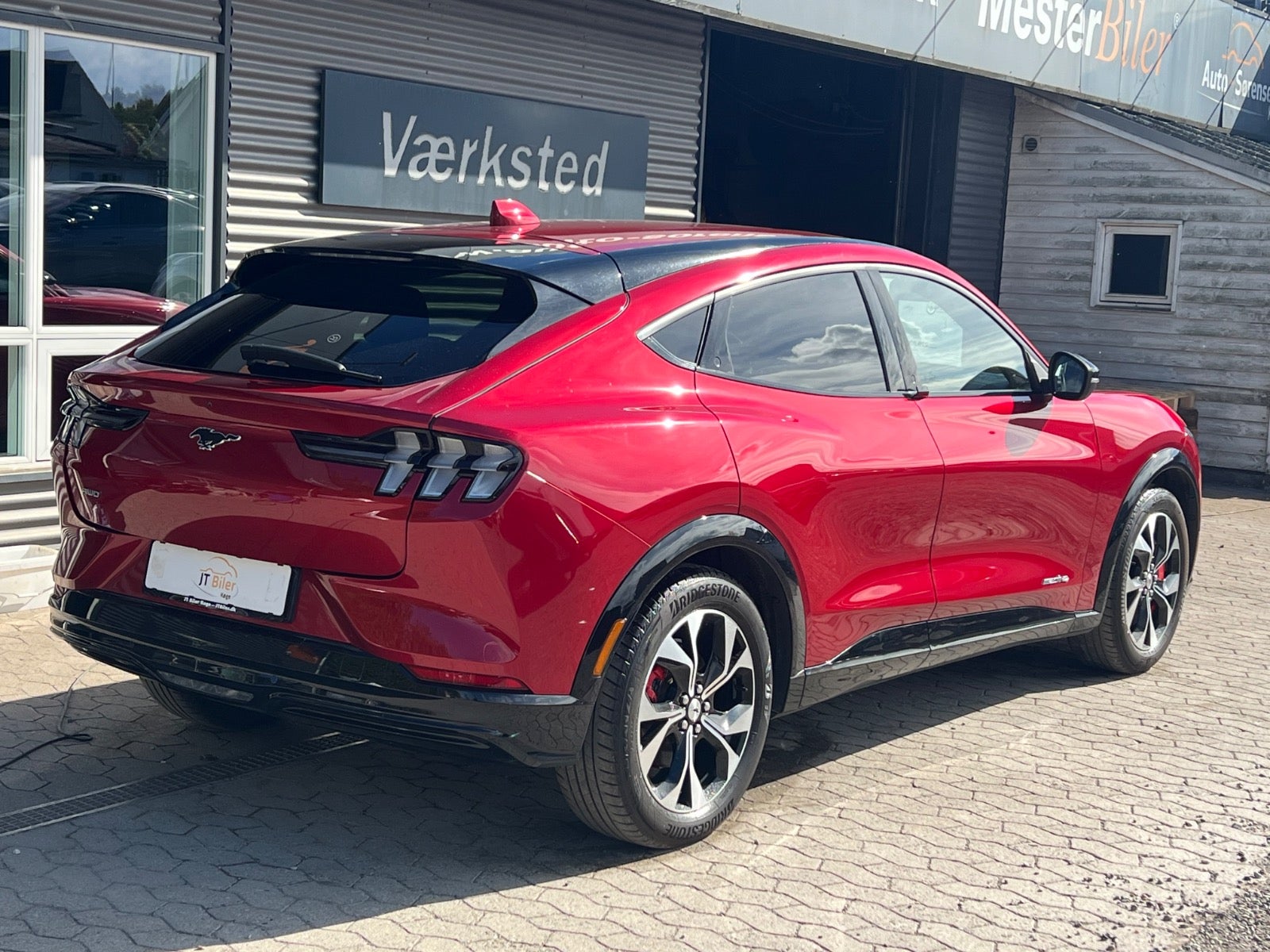Ford Mustang Mach-E Standard Range AWD