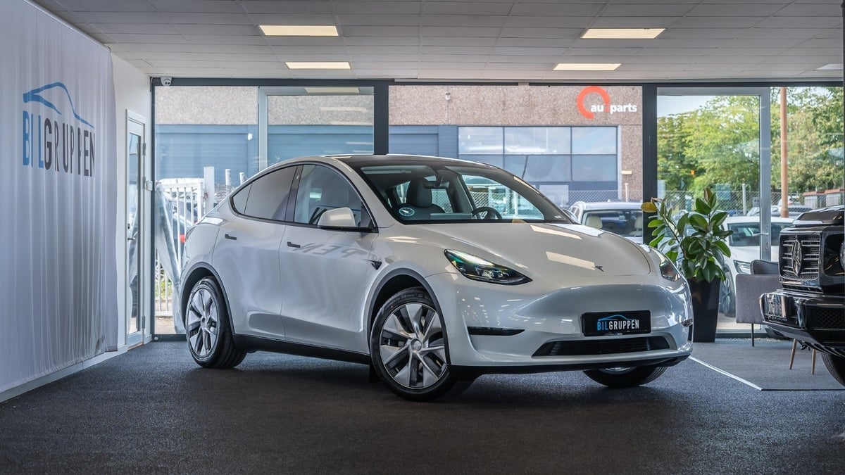 Tesla Model Y  RWD