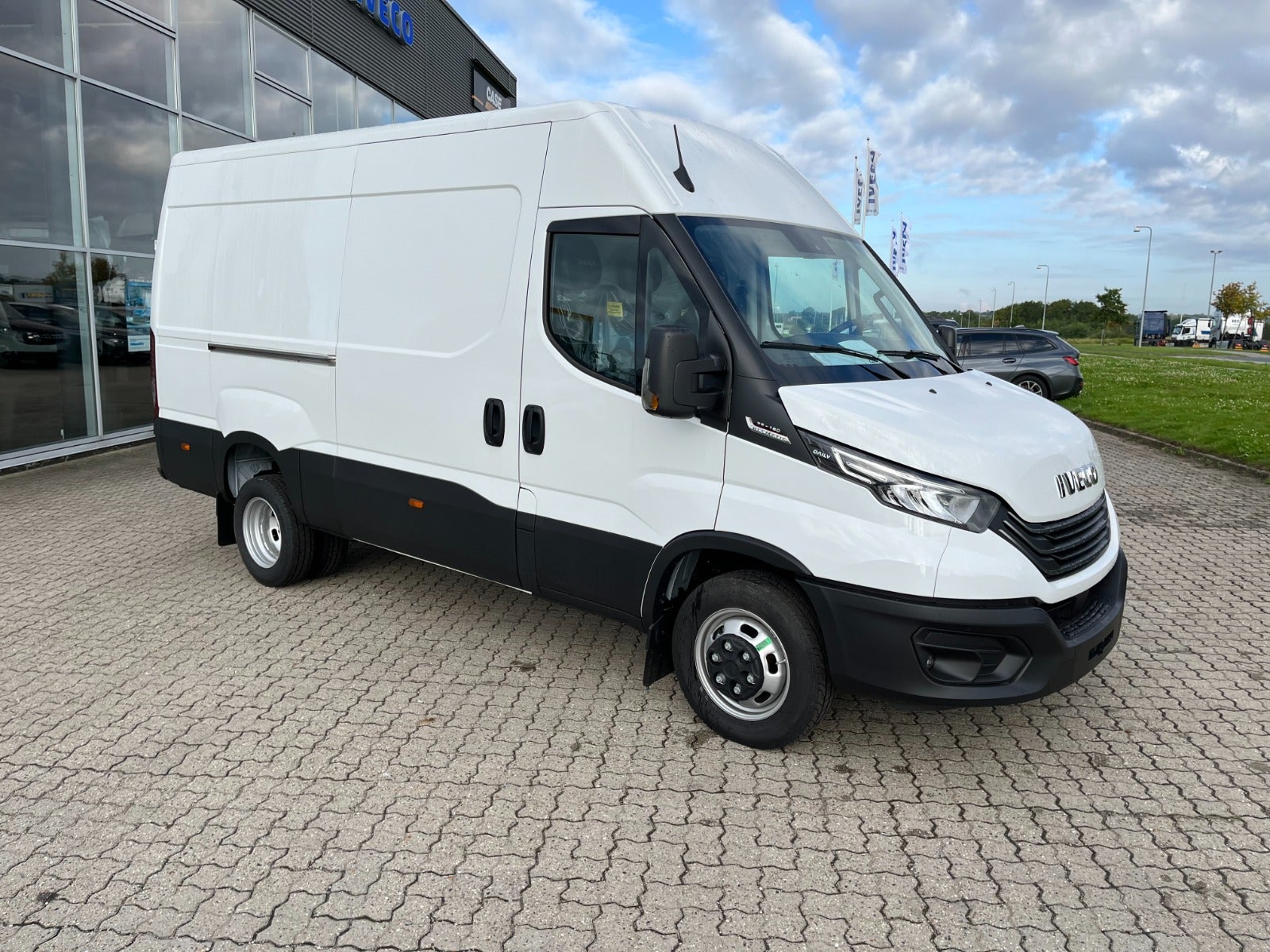 Billede af Iveco Daily 3,0 35C18 12m³ Van AG8