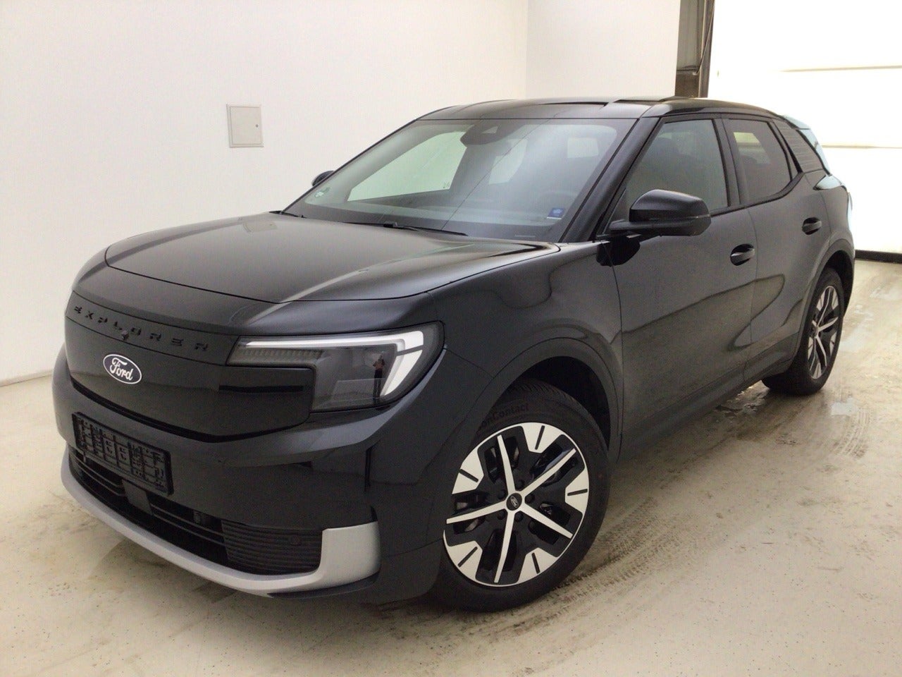 Ford Explorer Select Extended Range