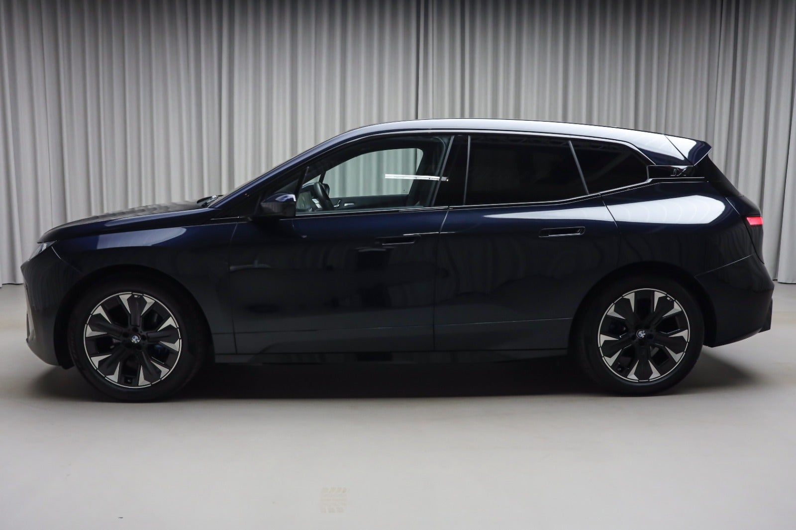 BMW iX (6/8)