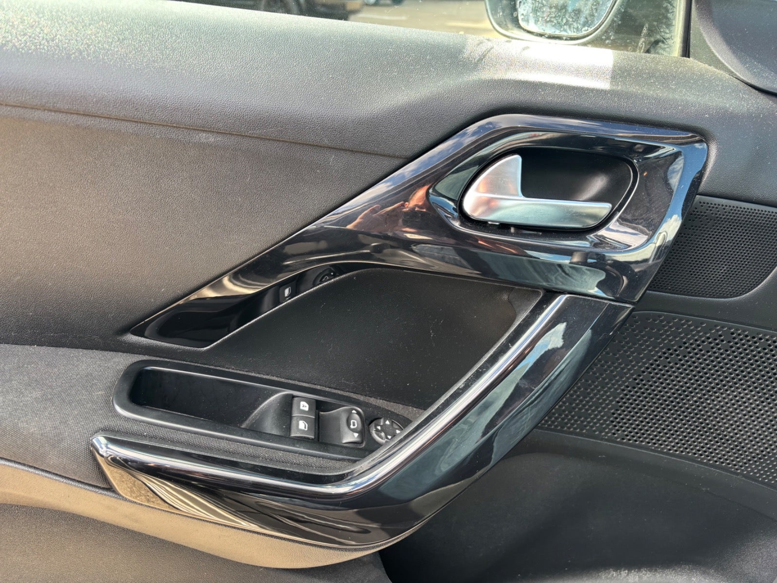 Peugeot 208 e-HDi 92 Active