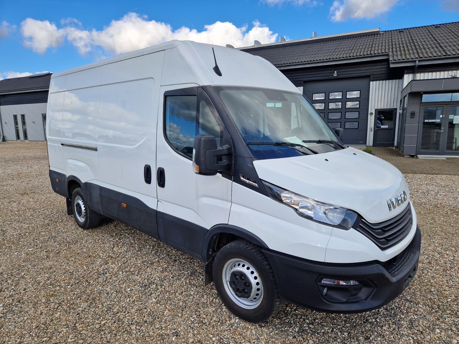 Billede af Iveco Daily 3,0 35S18 12m³ Van AG8