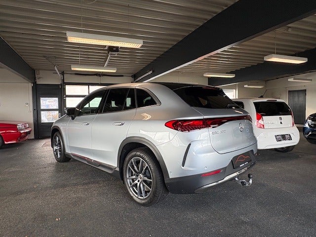 Mercedes EQE300 SUV