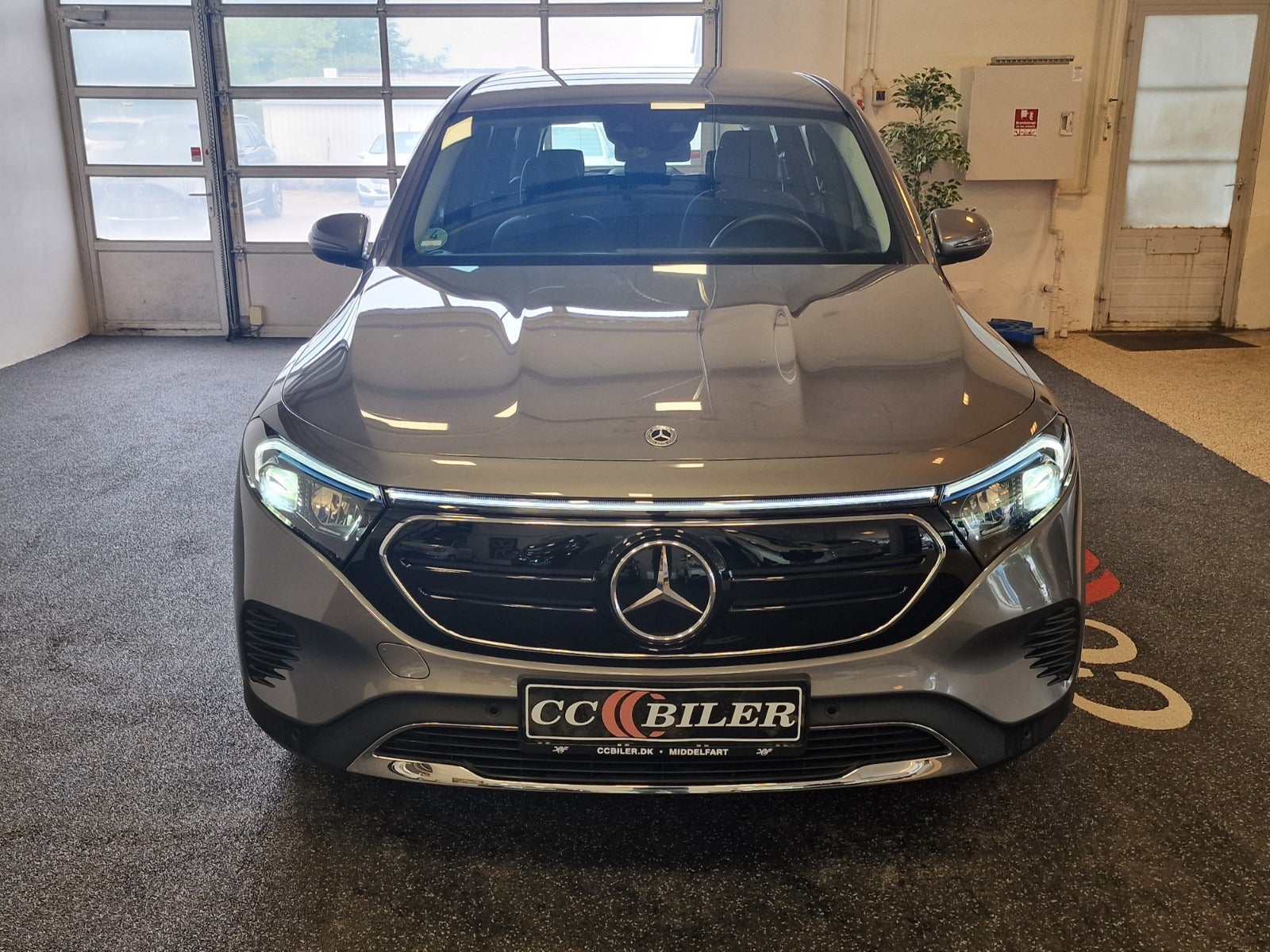 Mercedes EQB250 2023