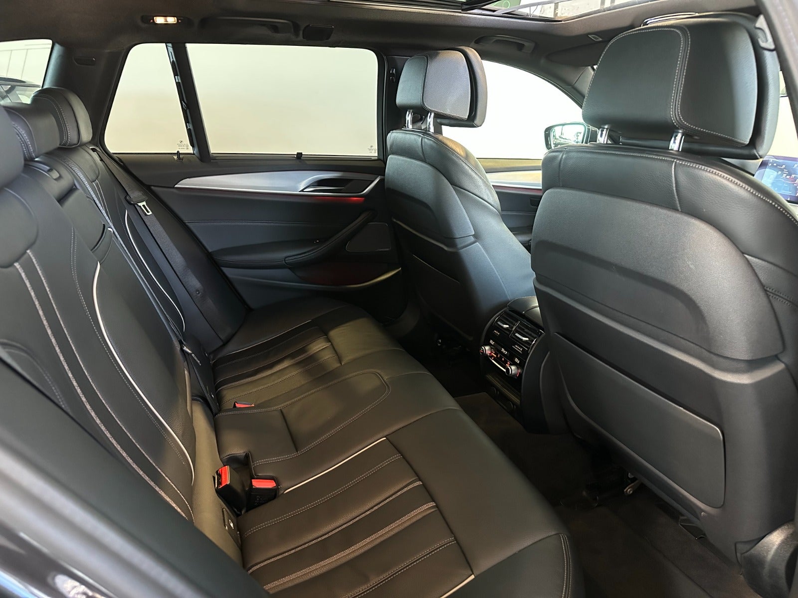BMW 530d 3,0 Touring M-Sport aut. 5d - 8