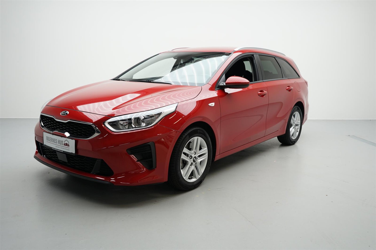 Brugt Kia Ceed TGDi Active SW 2021 udstillet i Nielsen Car Group A/S