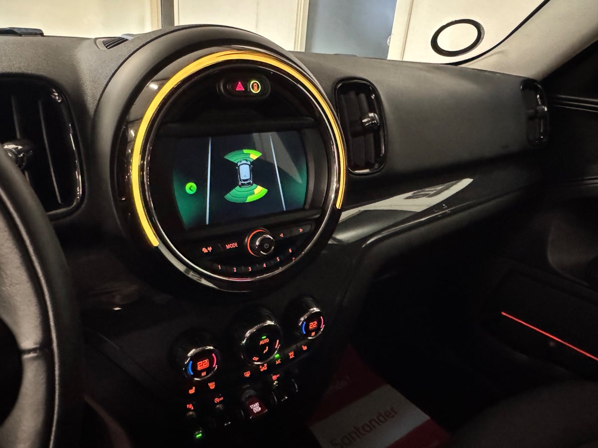 MINI Countryman Cooper Essential aut.