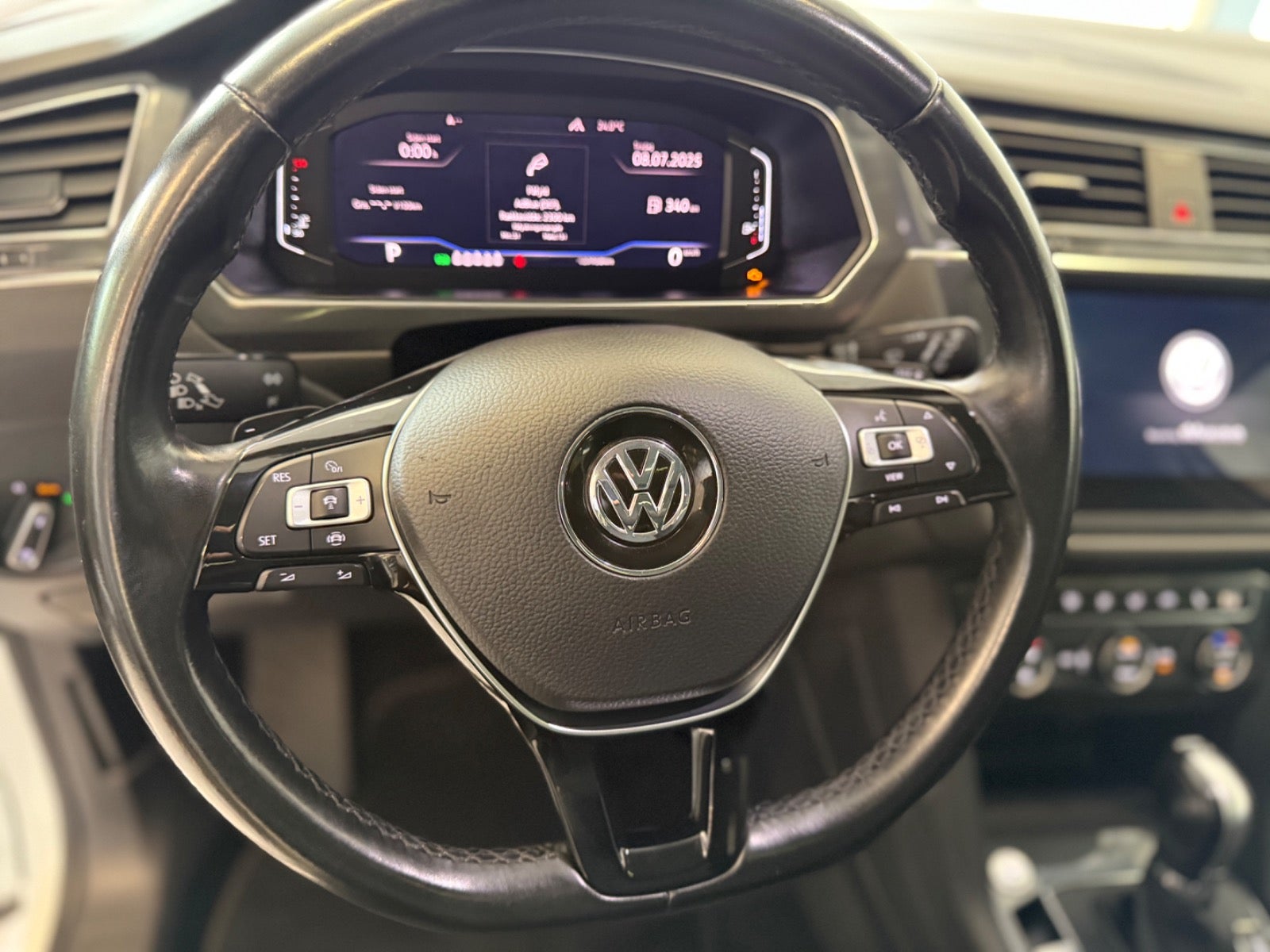 Billede af VW Tiguan Allspace 2,0 TDi 240 R-line DSG 4Motion 7prs