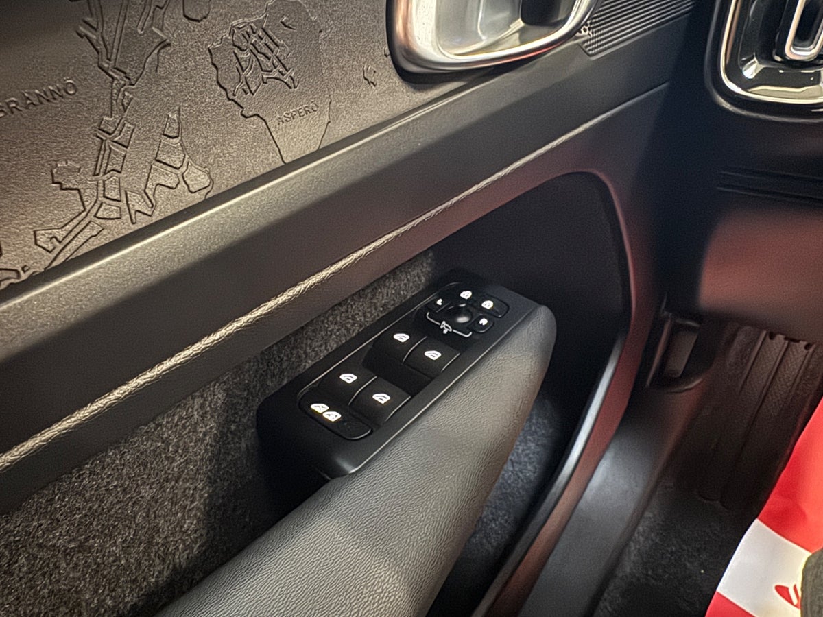 Volvo XC40 P6 ReCharge Core